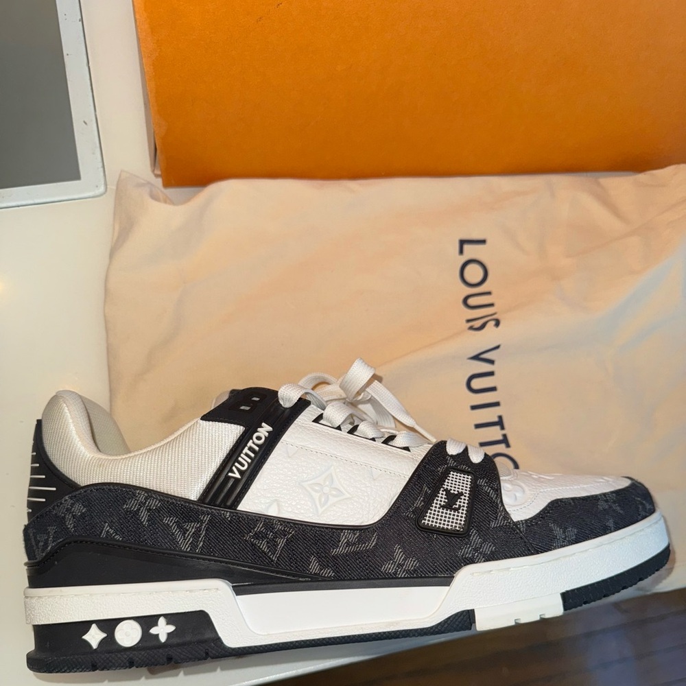 Louis Vuitton Black and White Sporty Sneakers - Picture 5 of 11